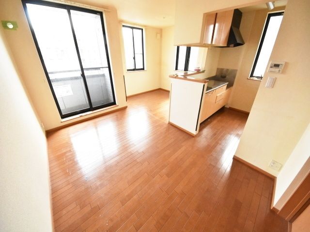 居室・リビング　★★2面採光の明るいお部屋★★