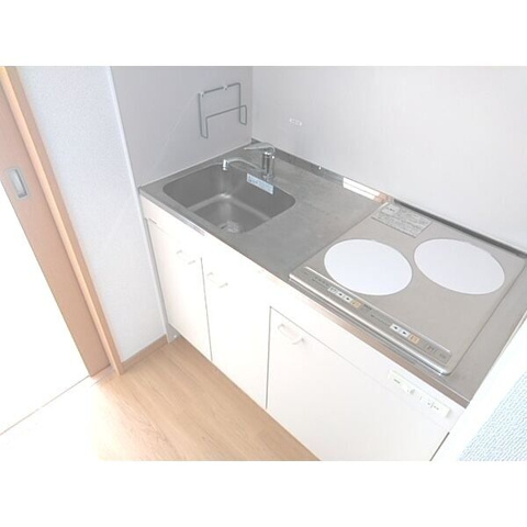 キッチン　※写真は同じマンションの違う部屋のものになります。