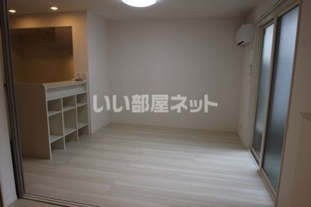 EL・SERENO江坂 EASTの居間写真