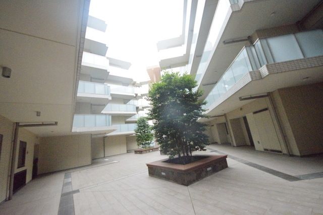 エントランス　★中庭★