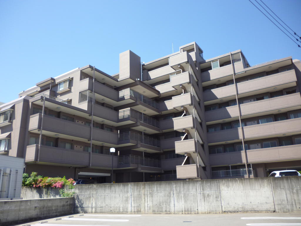 福岡市南区野間のマンションの建物外観