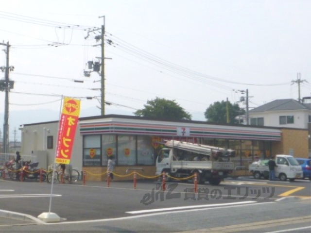 【向日市上植野町のアパートのコンビニ】