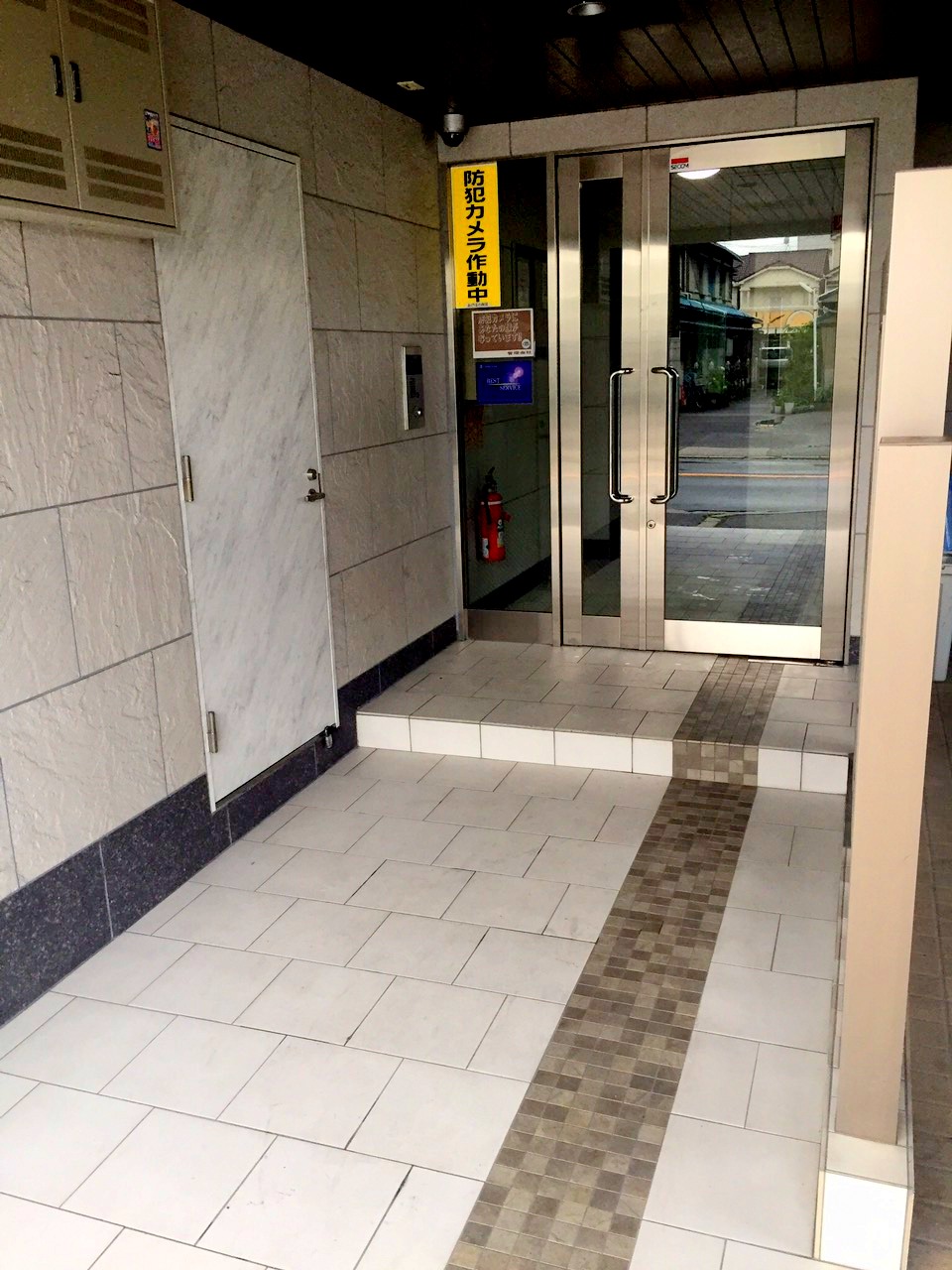 地下鉄千日前線 南巽駅 徒歩5分 7階建 築32年の外観写真