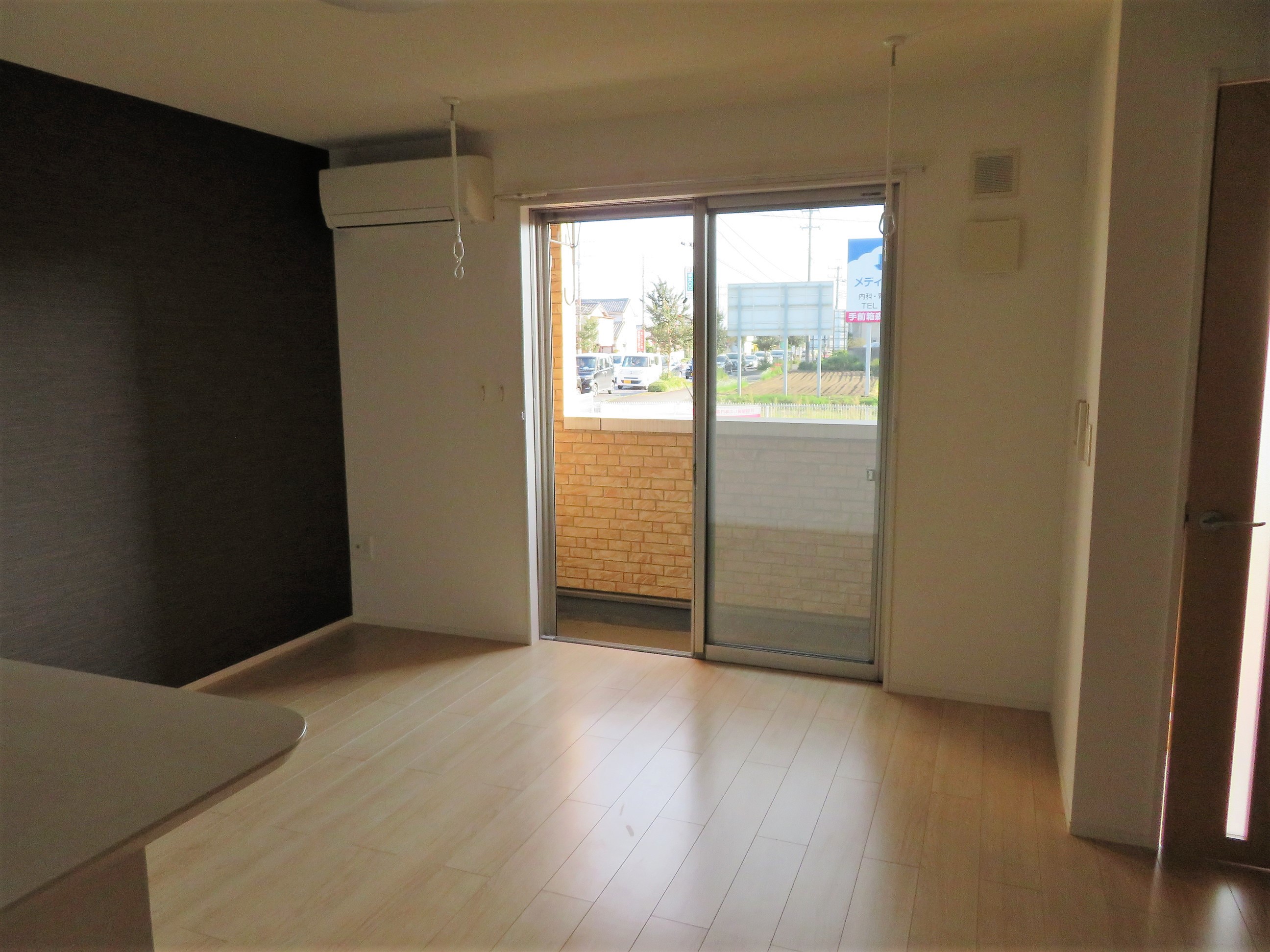 居室・リビング　13帖の広いリビングです！日当たり良好！