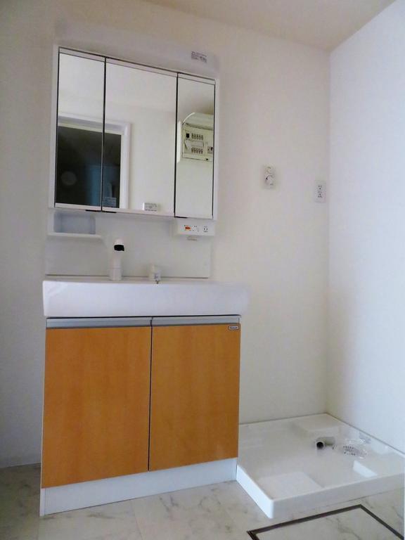 洗面設備　独立型洗面台です！忙しい朝に便利です！