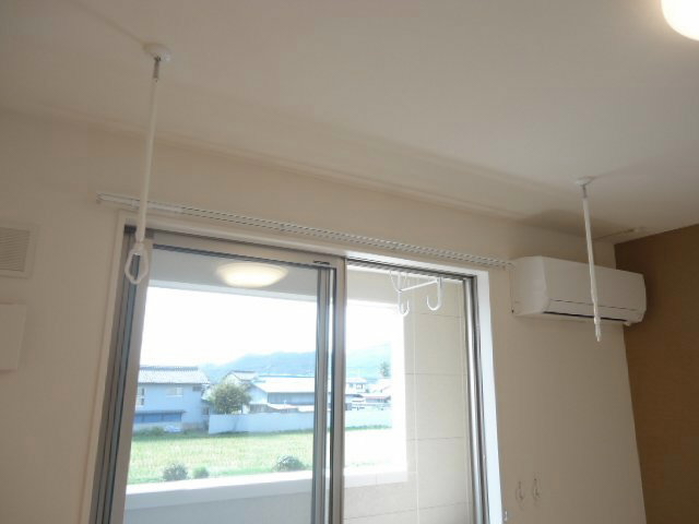 その他設備　室内物干し機付きです！雨の日に便利です！