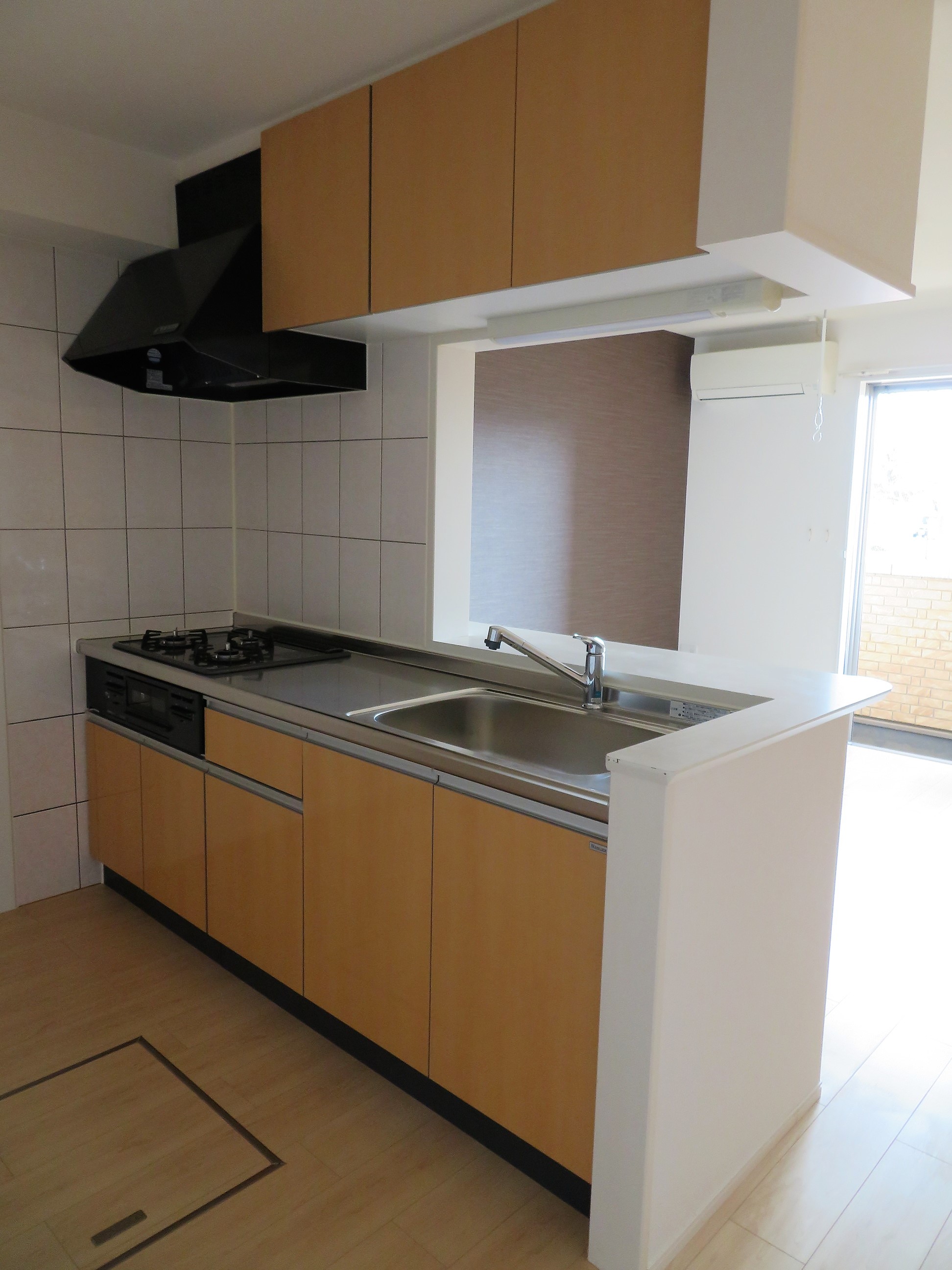 キッチン　カウンタータイプのキッチン！ガスコンロ3口搭載です！