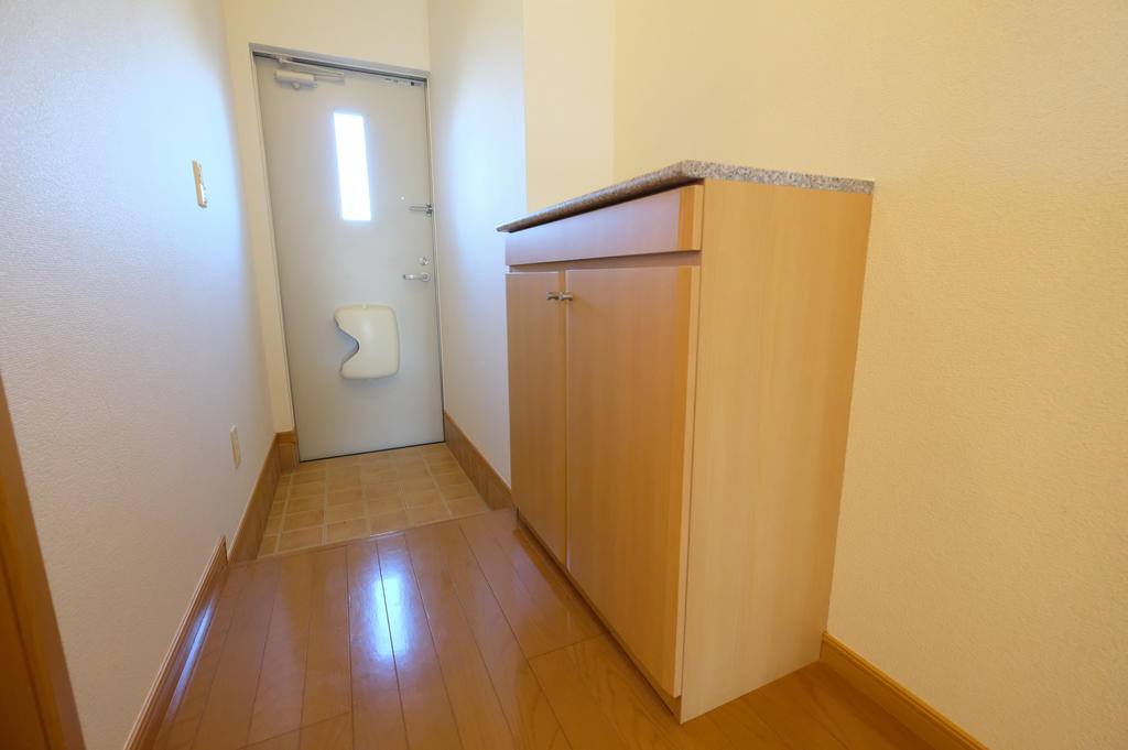 玄関　写真は同型です