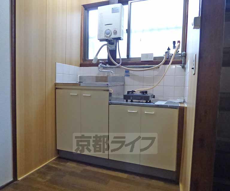 キッチン　窓があります