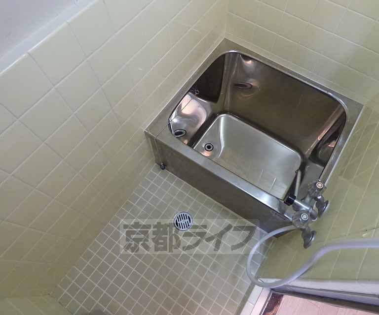 バス・シャワールーム　清潔感のあるお風呂