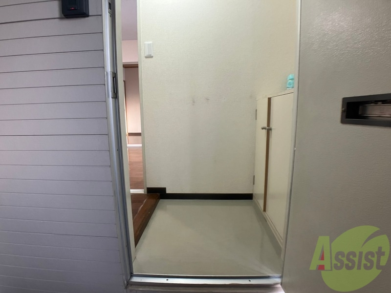 玄関　玄関の様子です。明るい印象ですね。気分もあがりそう。