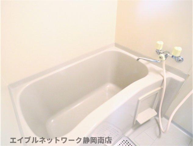 バス・シャワールーム　ゆったり過ごせるお風呂です