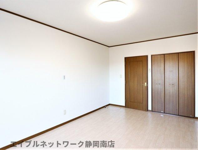 その他　明るい洋室です