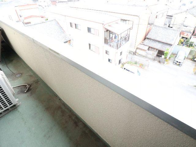 眺望　バルコニーからの眺めを楽しみながら食事をしませんか