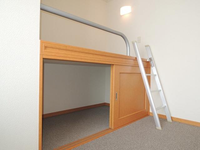 その他部屋・スペース　ベット下にたくさん荷物入れれます！！