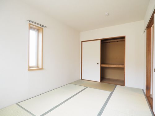 収納　2F和室・押入れ付