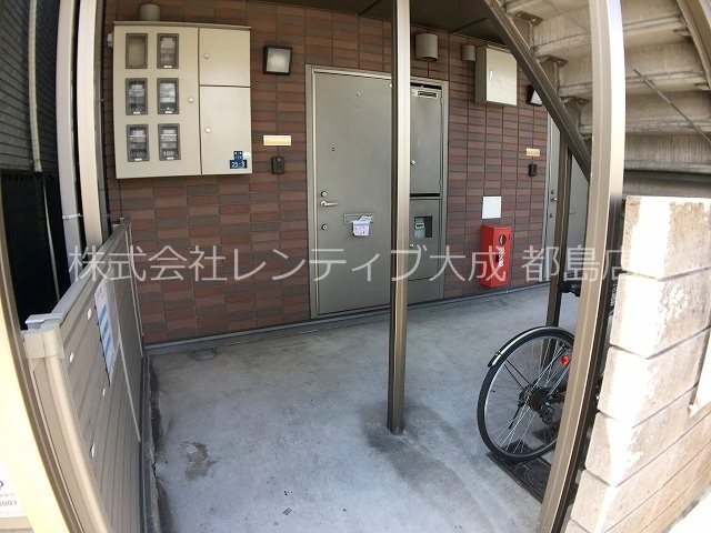 【大阪市旭区高殿のアパートのエントランス】