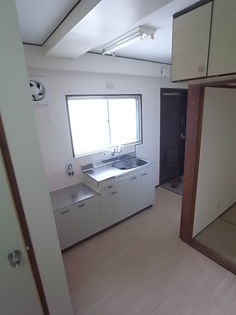 キッチン　ガスコンロ設置型のキッチン