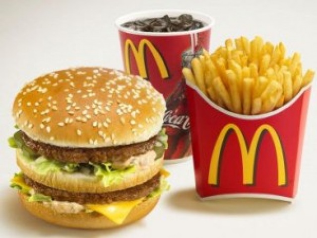 飲食店　マクドナルド津島モール店（飲食店）まで750m