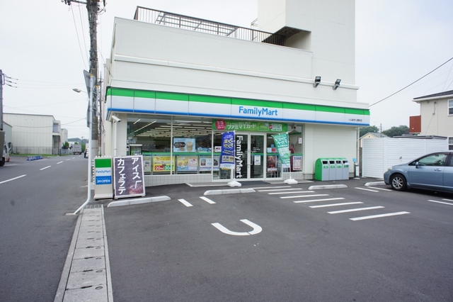 コンビニ　ファミリーマート（コンビニ）まで763m