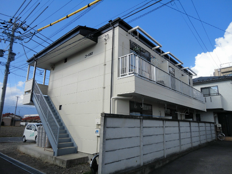 松本市高宮中のアパートの建物外観