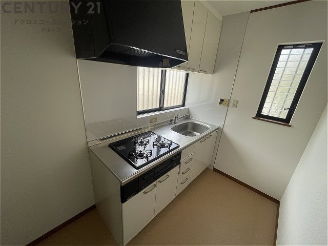 キッチン　窓付きのキッチンで換気がしやすくておすすめ！