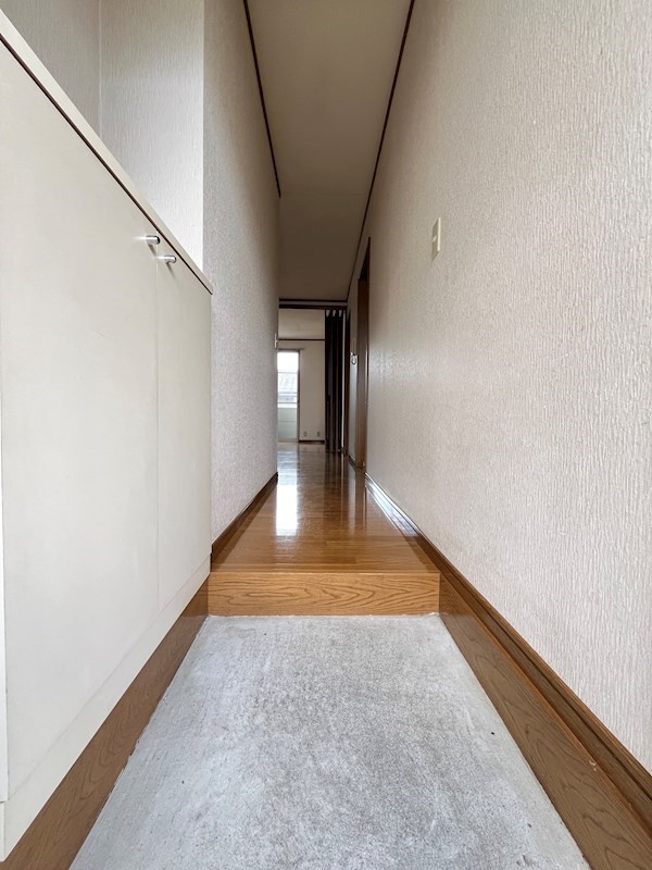 玄関　こちらの物件はMODE不動産なら割引対象の１部屋です。