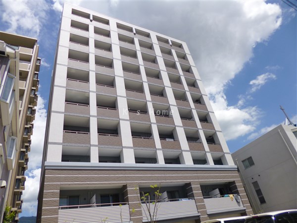 神戸市灘区鹿ノ下通のマンションの建物外観