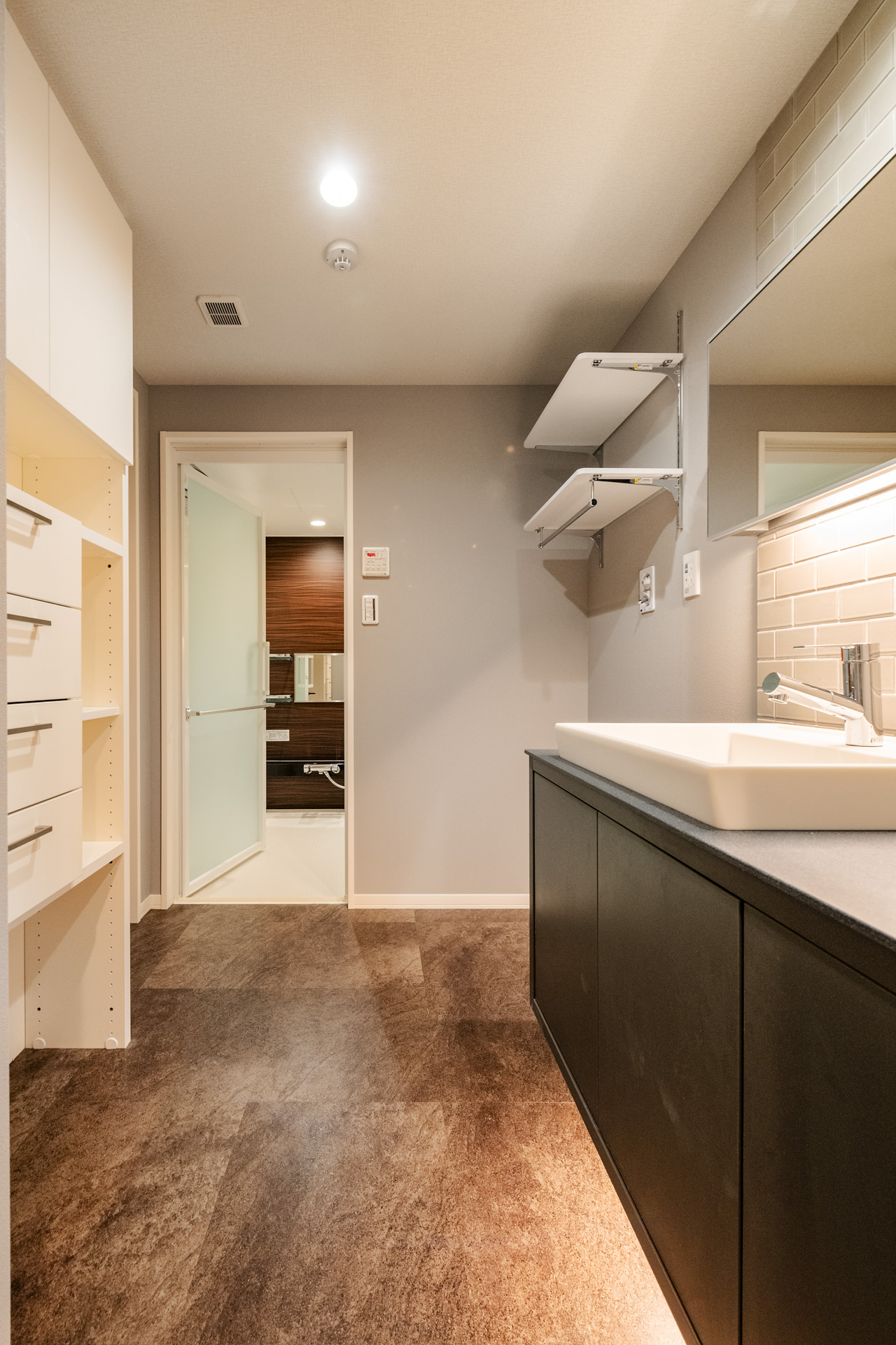 洗面設備　収納もあって使いやすい洗面所！