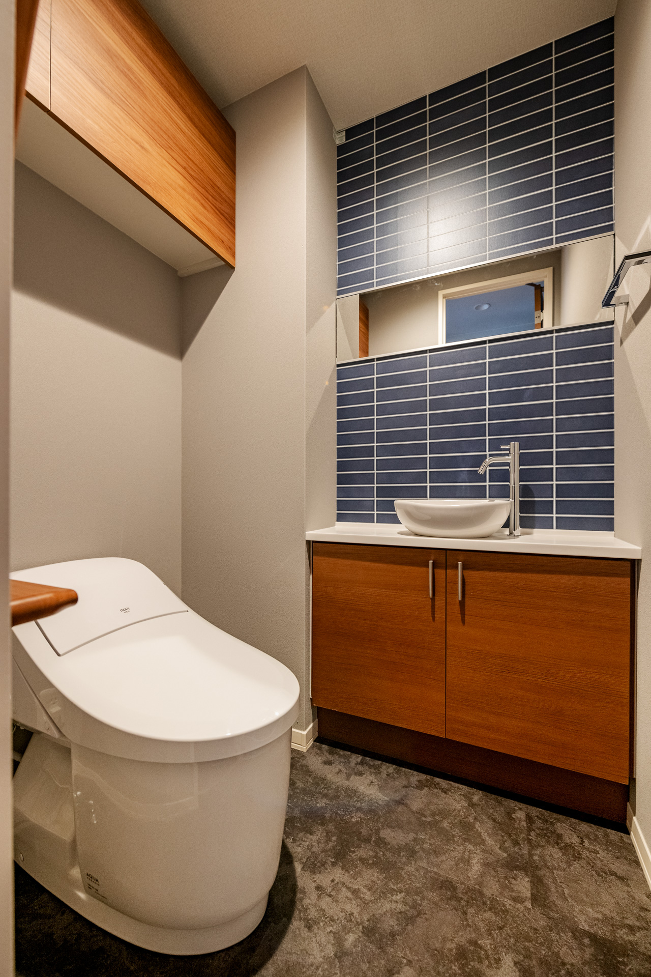 トイレ　タンクレストイレ【手洗い付き】