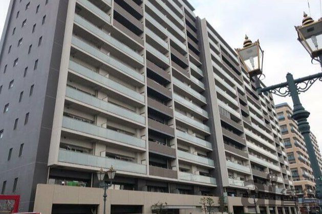 鶴ヶ島市大字藤金のマンションの建物外観