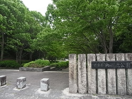 【奈良市南登美ヶ丘のアパートの公園】