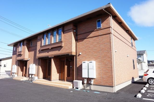 栗原市築館宮野中央のアパートの建物外観