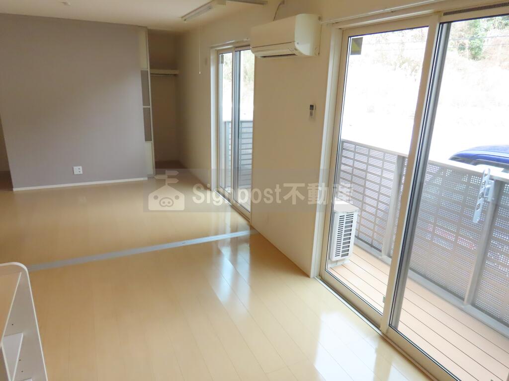 居室・リビング　9.5帖のDK+6帖の洋室