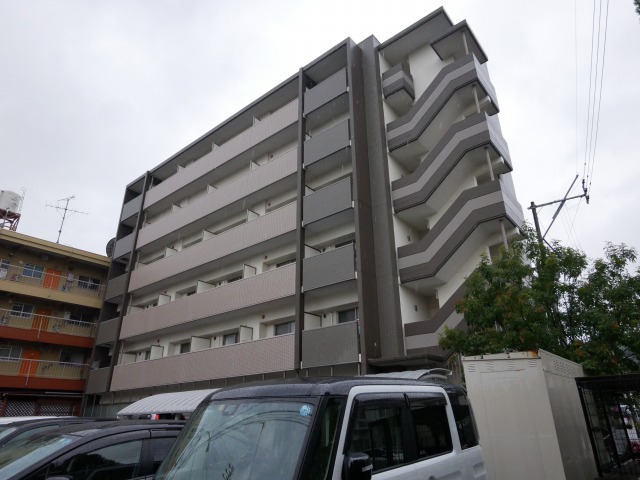 福岡市東区舞松原のマンションの建物外観