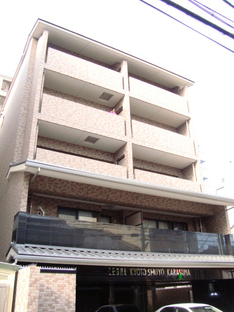 京都市下京区神明町のマンションの建物外観