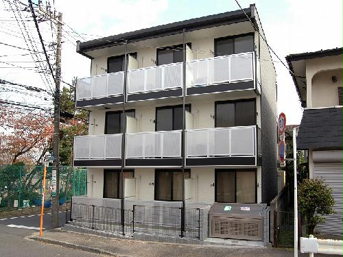 【レオパレスハイム三ツ沢の建物外観】