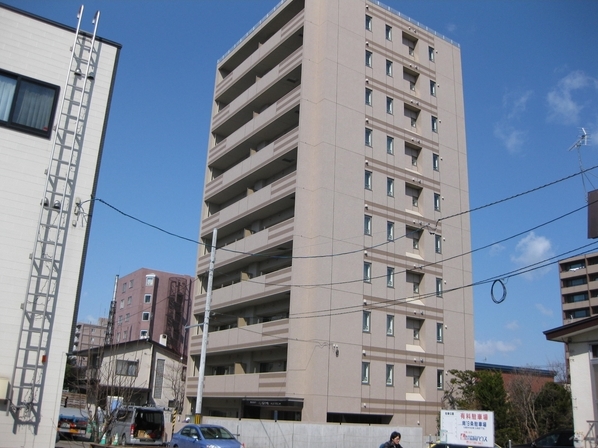 札幌市中央区南十九条西のマンションの建物外観