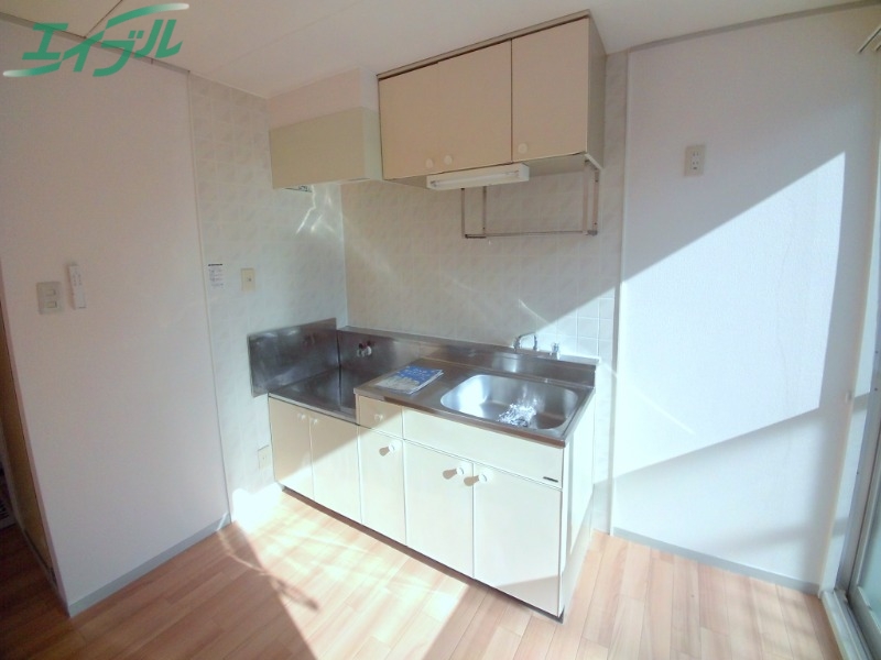 キッチン　同物件別室画像