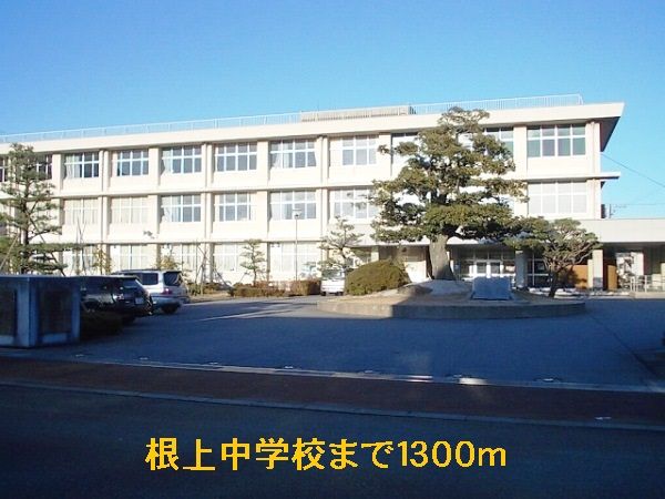 【能美市大成町のアパートの中学校】