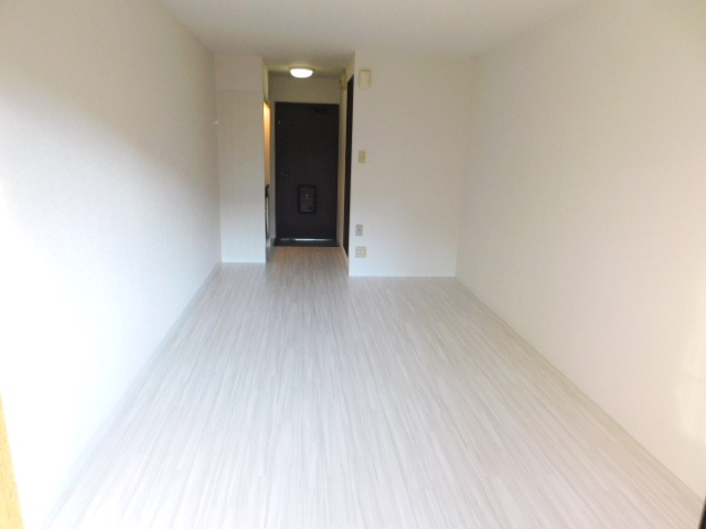 居室・リビング　約８帖の広いお部屋