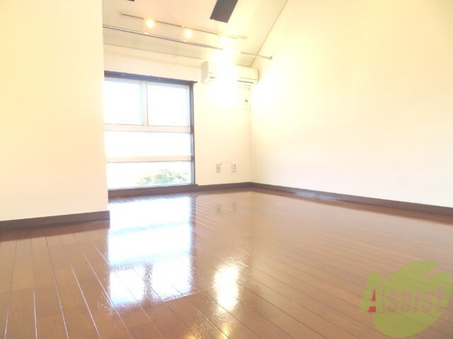 その他部屋・スペース　こちらは二階の８．５帖のお部屋になりますよー。