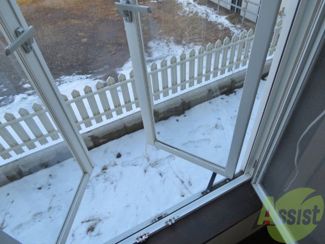 バルコニー　晴れの日はこちらから外に洗濯物が干せますよー