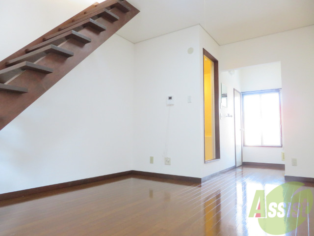 居室・リビング　こちらが９．３帖のリビングになりますねー。