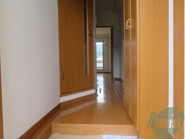 玄関　玄関の様子です。明るい印象ですね。気分もあがりそう。