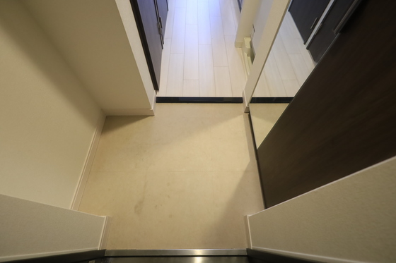 玄関　※別号室の写真となります