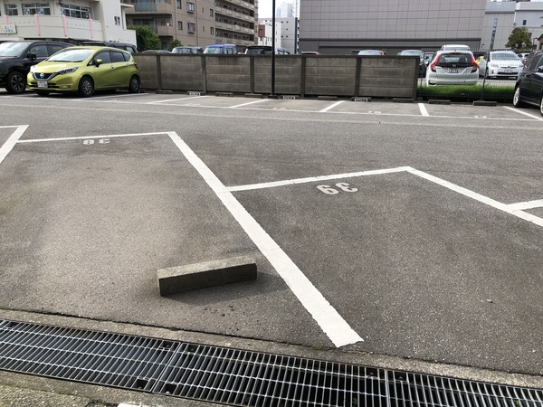 【花見橋ハイツの駐車場】