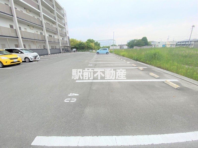 【エイトレジデンス筑後野町の駐車場】