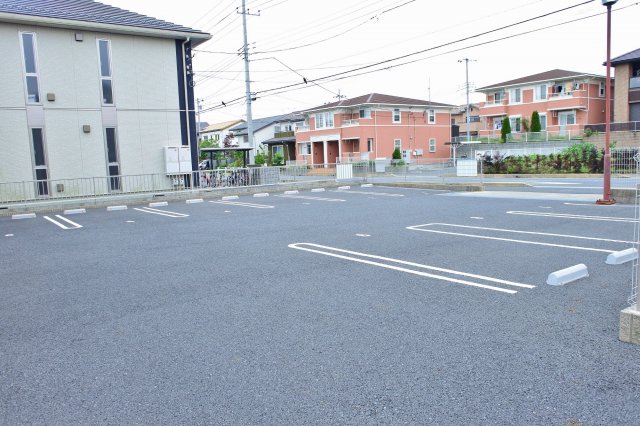 【千葉市緑区あすみが丘東のアパートの駐車場】