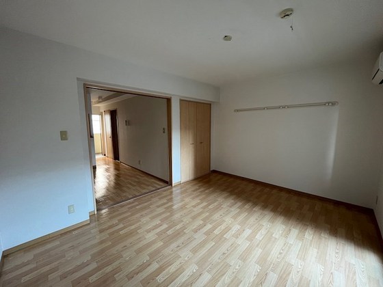 居室・リビング　※他号室の写真です